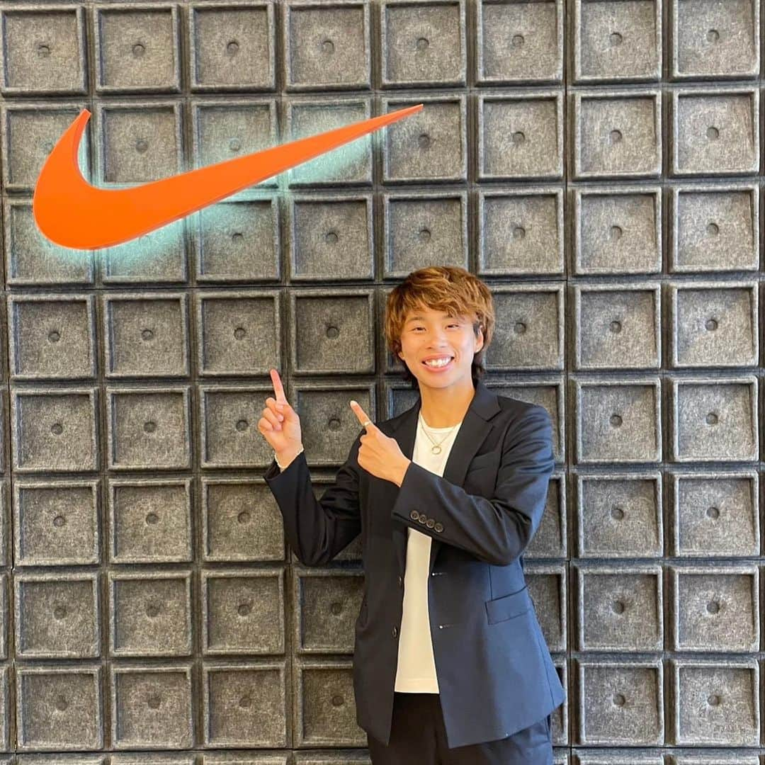 田中美南さんのインスタグラム写真 - (田中美南Instagram)「. NikeさんのOfficeにお邪魔してきました！  普段サポートしてくれてるところがどんな場所か実際に見てみて、沢山の方々のおかげで成り立っているということを改めて感じれてとてもいい時間を過ごせました✌︎✌︎  サプライズギフトも大感激😳  今後ともサポートよろしくお願いします🫰✨  #nike #nikejapan #peaceminusone #inac #weleague #女子サッカー #田中美南」4月15日 18時10分 - minatanaka_official