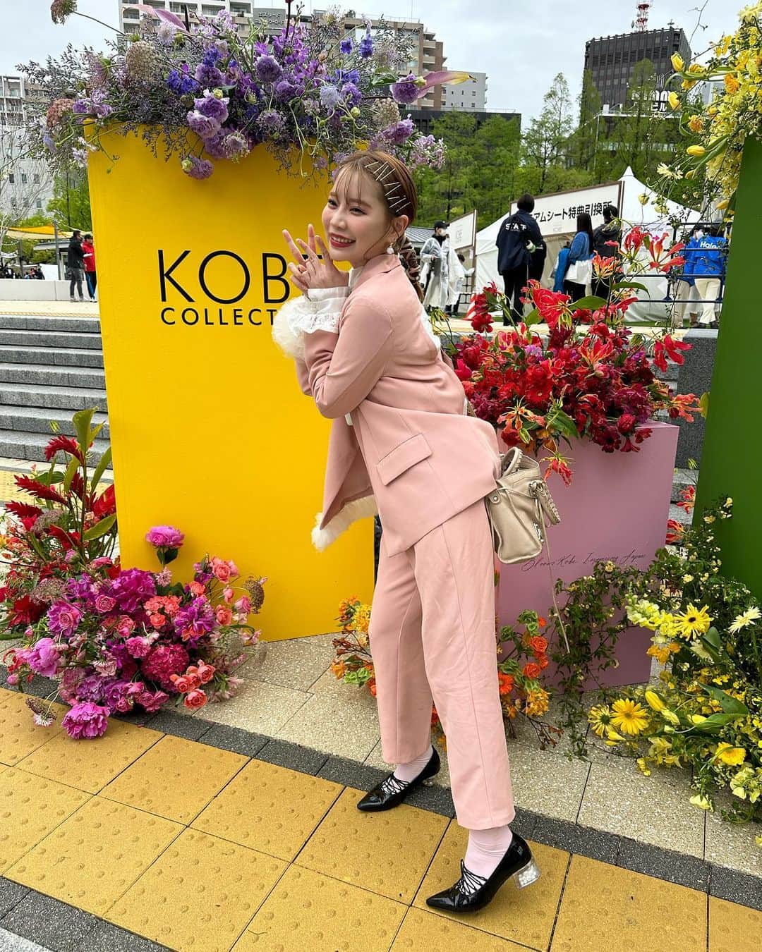 林田沙綾さんのインスタグラム写真 - (林田沙綾Instagram)「⚪︎ 神戸コレクションありがとうございました💐 @miss_me_by_chaling が 2回目のコレクションに出場できて とっても素敵なショーができて 本当に嬉しかったです、、🌼  今回は、　@showroom_official さんとのコラボステージで お花がいっぱいのステージが最高に華やかでした💐💐💐💐💐 また、来月も嬉しい報告ができそうです💐  #神戸コレクション #東遊園地」4月15日 18時02分 - saaya.xoxo