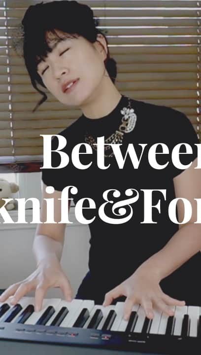 のインスタグラム：「「melodish」という自身のアルバムの短いプレリュード曲「Between Knife and Forks」のロングバージョンを作りました！久々にお絵描きも愉しかった👨🏻‍🎨今年の12/2（土）に12年ぶりに！瓜生明希葉ワンマンライヴをします🥰今からどんなライヴにしようか考える時間がわくわくだ〜！（たっぷり半年も楽しめるわ〜）  I remake my song 🎵   #songwriting #新曲」