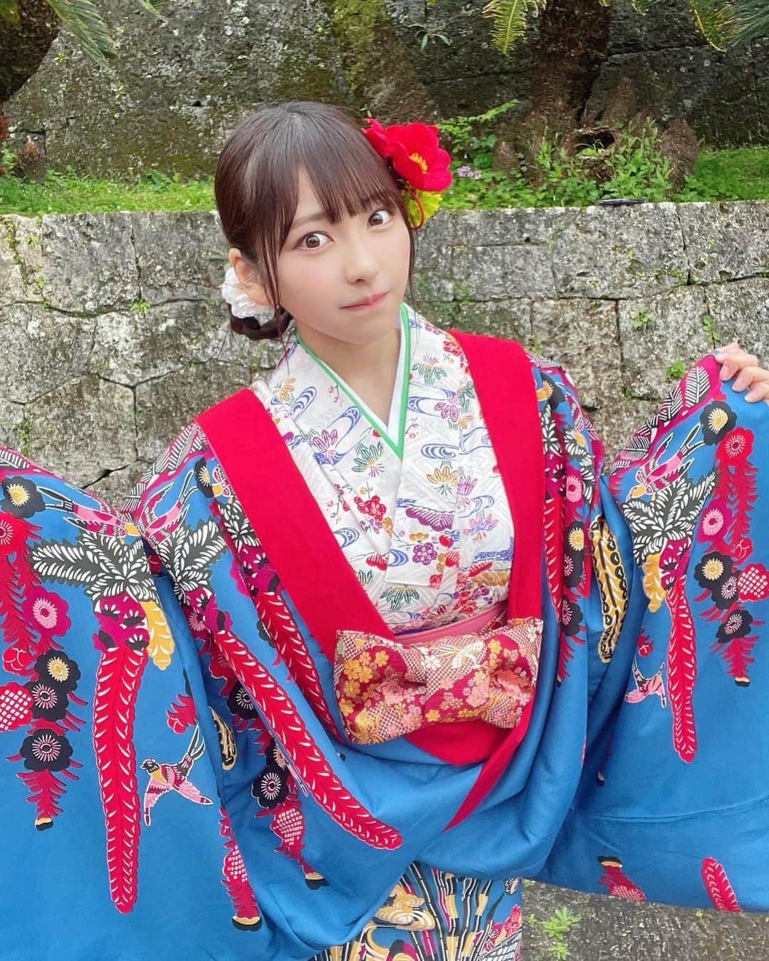 のインスタグラム：「#2i2 琉球衣装 チェキ会ありがとうございました🌺  みんなと沖縄で会えたのも、一緒に琉装でチェキ撮れたのも嬉しかった😭  ついてきてくれた人、沖縄で待っててくれた人もありがとう🥰 めっちゃ楽しかったよ！今日絶対いい夢見れる！  明日はいよいよツアー初日！ぶちあがっていきやしょーっ🔥🔥」