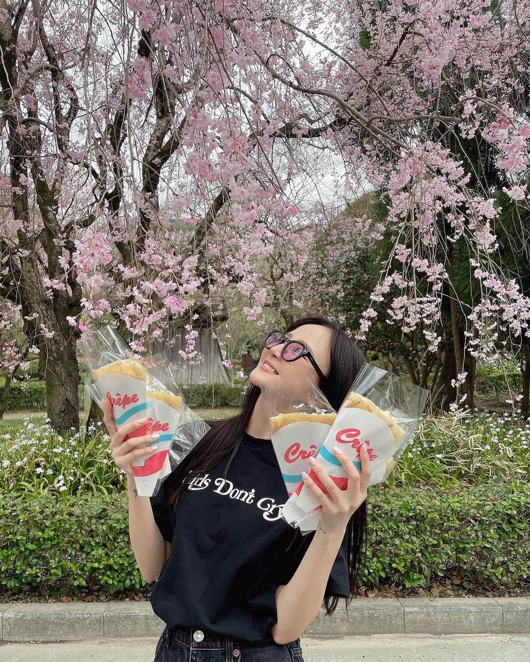 蓼沼楓さんのインスタグラム写真 - (蓼沼楓Instagram)「Family time 🖤🌸」4月15日 18時20分 - pyon_sta