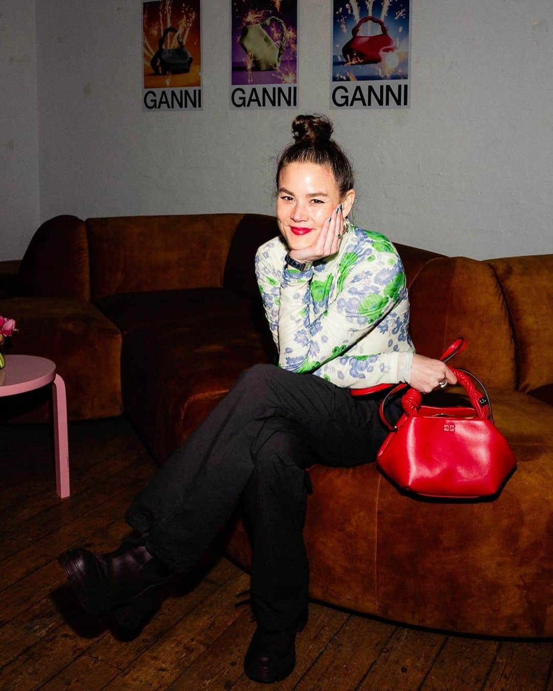 ガンニさんのインスタグラム写真 - (ガンニInstagram)「We celebrated the launch of our new GANNI Bou bag in London 💕🥂 #GANNIGirls」4月15日 18時21分 - ganni