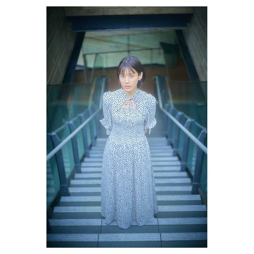 今泉マヤさんのインスタグラム写真 - (今泉マヤInstagram)「☂️  心身共にあたたかく お過ごしください✴︎  thanks photo:@go_ya5858  #portrait」4月15日 18時24分 - maya.imaizumi