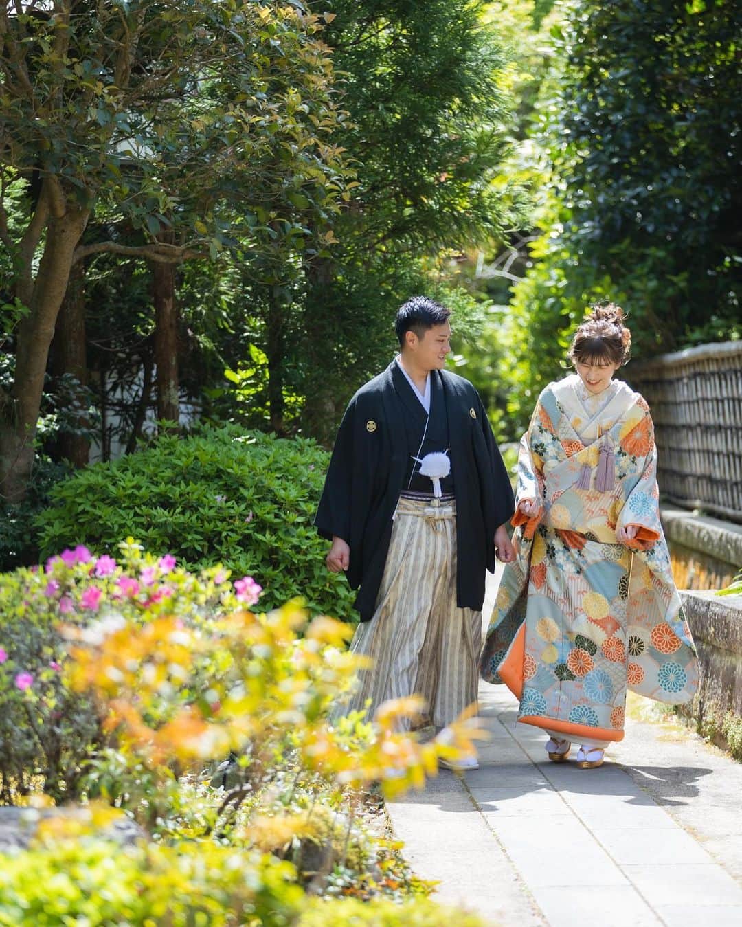 スタジオAQUA 横浜店さんのインスタグラム写真 - (スタジオAQUA 横浜店Instagram)「鎌倉『海蔵寺』  鎌倉で撮影してきました。 とっても良い天気で、ウグイスも鳴いており 良い時間が流れていました。  カメラマン @nishimori.deco.ph  ヘアメイク @misaki_f.deco.hm    #デコフォト #シンプルコーデ #撮る結婚式 #ウエディング #ウエディングフォト #フォトウエディング #カップル  #前撮り #結婚式 #結婚式準備 #ヘアメイク #ヘアアレンジ #和装 #色打掛 #花嫁さんと繋がりたい  #撮る結婚式 #花嫁ヘア  #オシャレ花嫁 #weddingphotography #スタジオ撮影 #和装前撮り #前撮りポーズ #ゼクシィ2023 #cherish_photo_days #tokyocameraclub #プレ花嫁2023 #色打掛前撮り」4月15日 18時35分 - studioaqua_yokohama