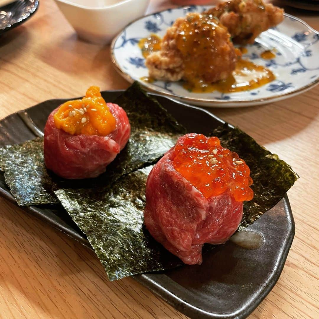 関西LIFE－homelife－さんのインスタグラム写真 - (関西LIFE－homelife－Instagram)「【大阪府・梅田】 教えたくなる居酒屋【ハッシュタグ 梅田本店】 . 梅田にある、肉寿司や野菜巻き串が食べ放題のお店です(´▽｀*) お店の名前にある通り、SNS映え♪なメニューがたくさん！ もちろん、見た目だけではなくお味も美味しい！ ウニク寿司もニクラ寿司も最高でしたヽ(^o^)丿 . . @homelife_local では #homelife_大阪 をつけて投稿された素敵な大阪の写真を紹介していきます。大好きな大阪を一緒に盛り上げていきましょう。 .  . #ハッシュタグ #ハッシュタグ梅田本店 #人に教えたくなる居酒屋 #肉寿司 #野菜巻き串 #SNS映え #お肉 #いくら #うに #ニクラ寿司 #ウニク寿司 #熟成魚 #居酒屋 #東梅田駅 #梅田店 #大阪グルメ #東梅田 #大阪居酒屋 #大阪市 #大阪女子会 #大阪旅行 #大阪観光 #そうだ大阪行こう #大阪 #観光 #yummy #japan #japantrip #japantrip2023」4月15日 18時28分 - archihome_local