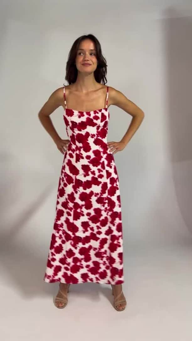 クーカイのインスタグラム：「Préparez-vous à un coup de fraîcheur dans votre dressing avec notre robe midi Bonita rouge ❤️​​​​​​​​​⠀⠀⠀⠀⠀⠀⠀⠀⠀ -⠀⠀⠀⠀⠀⠀⠀⠀⠀ Get ready for a fresh look in your wardrobe with our red Bonita midi dress ❤️ ⠀⠀⠀⠀⠀⠀⠀⠀⠀ ⠀⠀⠀⠀⠀⠀⠀⠀⠀ #kookai #fashion #SS23 #kookaistyle #ootd #outfitinspiration #outfitideas #outfitoftheday #newcollection #spring」
