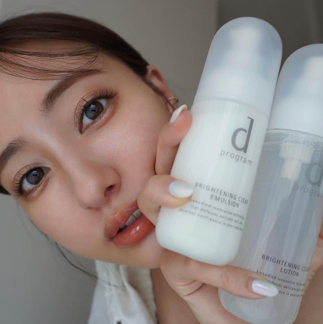 愛甲千笑美のインスタグラム：「もともと愛用していた敏感肌用スキンケア ｄプログラムの動画に出演しています  敏感肌で花粉や季節の変わりめで荒れるのが悩みだったけど これを使い始めてお肌が変わったように感じます✔  低刺激設計なので敏感肌の私でも毎日使えて 美肌菌に着目して作られているのも嬉しい  #なめらか美肌 #dプログラム #肌荒れ #敏感肌 #低刺激設計 #高機能土台化粧水　#美肌菌  ｄ　プログラム　ブライトニングクリア　ローション　ＭＢ（医薬部外品） ｄ　プログラム　ブライトニングクリア　エマルジョン　ＭＢ（医薬部外品）」