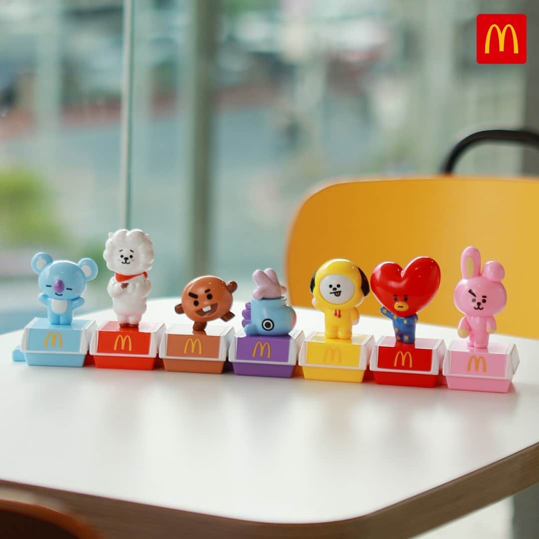 McDonald's Philippinesのインスタグラム：「Foinally! #McDoPH meets #BT21! 🎉 Get one toy with every 10-pc. Chicken McNuggets Meal. 😍」