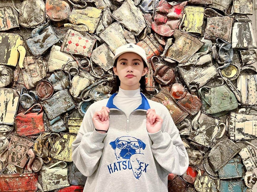 小森未彩のインスタグラム：「#hatsunex 新作 KOHADAプルオーバー  ひと足お先にゲットしました‼︎ サイズはMで色はグレーです🫰  かわちぃしオーバーで丈長めなのまじ最高🥺💕」