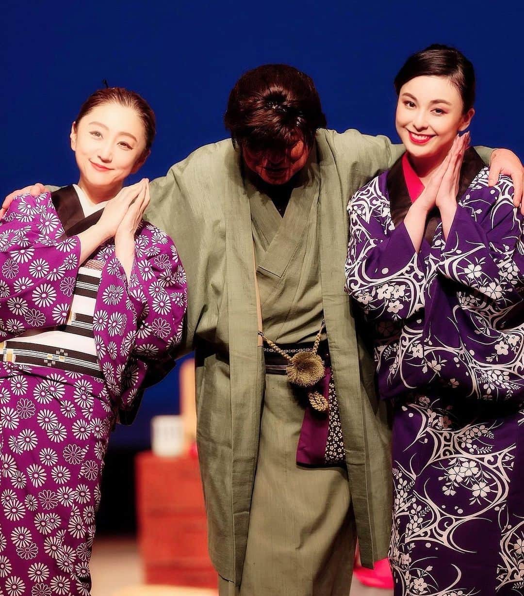 のインスタグラム：「先日の国立劇場の公演の写真いただきました😊📷✨✨🙇‍♀️ 舞台【賀の祝い】  🧒  #商業演劇 #国立劇場 #賀の祝い #舞台 #着物」