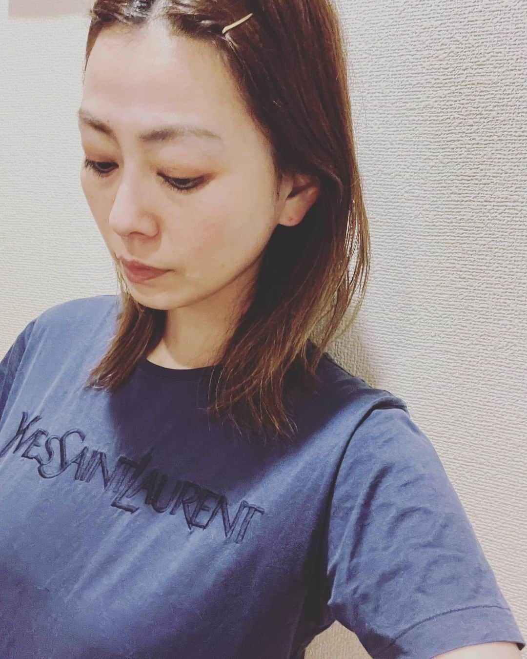 小日向しえのインスタグラム：「キッズサイズTシャツ🐥  大きいサイズも良いけど 小さいサイズも良いよね！  @smithandyouvintage   #古着」