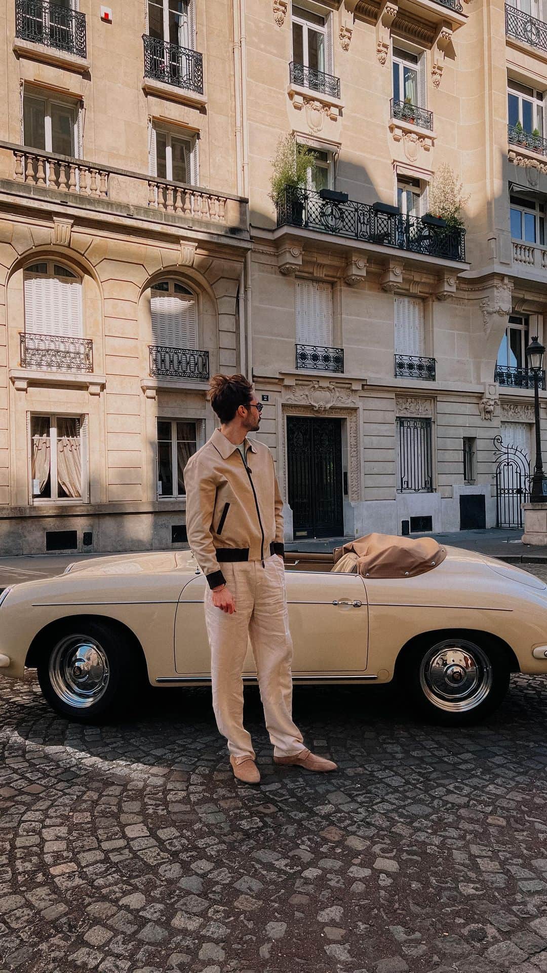 NICOLAS SIMOESのインスタグラム：「Iconic @berluti vibes for a ride in Lorenzo Drive loafers #BerlutiDrive #collaboration ✨」
