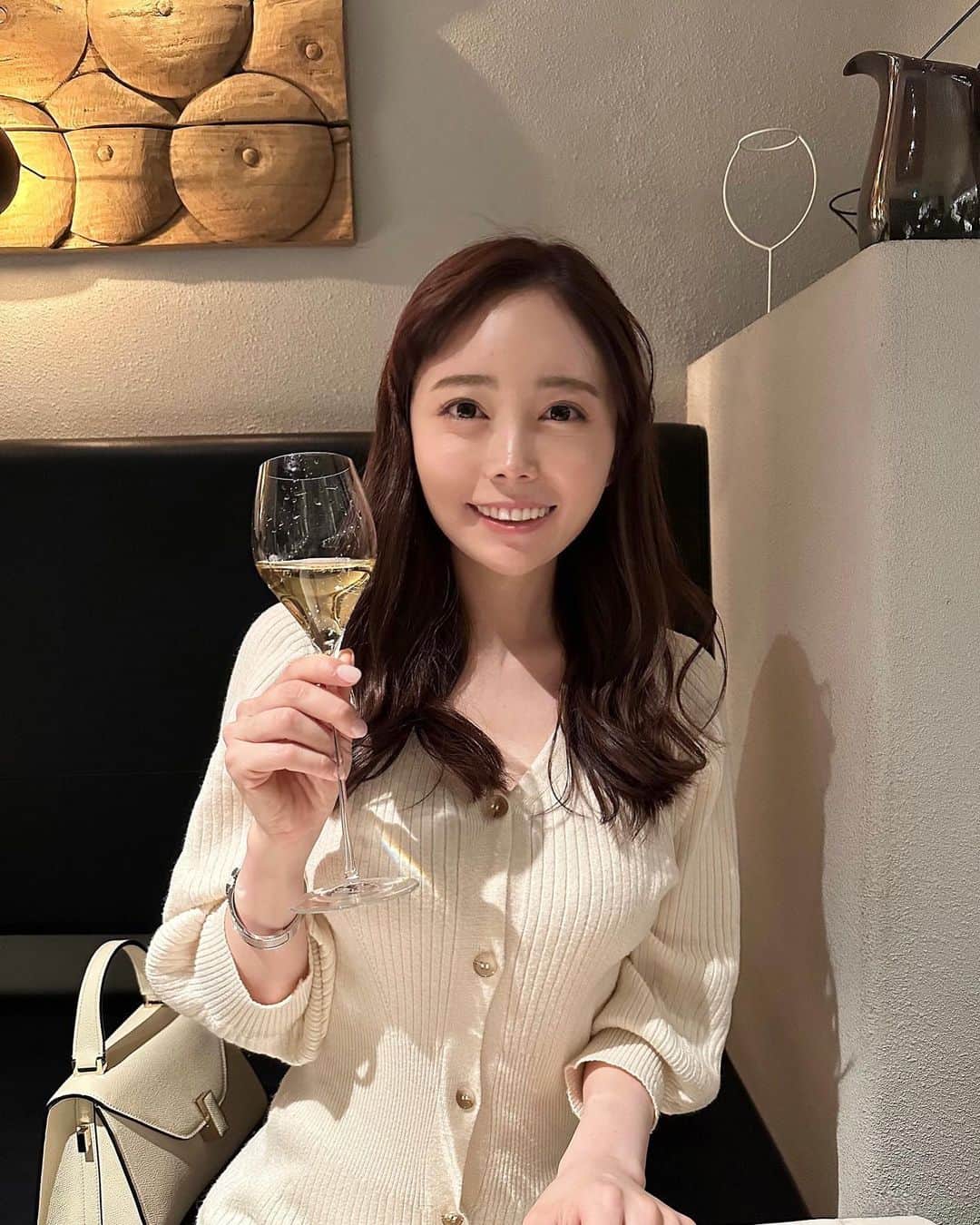 辻満里奈さんのインスタグラム写真 (辻満里奈Instagram)「最近、都会っ子の友人に教えてもらった素敵なお店🌼 入り口でお店の方が 「何かお預かりするもの(上着など)ありますか？☺️