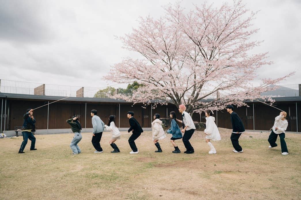 キム・イェリンさんのインスタグラム写真 - (キム・イェリンInstagram)「#花束とオオカミちゃんには騙されない 明日22時、第7話 ついに脱落回放送です。  1番きて欲しくない日で、このまま時間が止まって欲しいと思いました🥲  最高の11人で過ごす時間を皆さん是非、見守って欲しいです◡̈   明日の放送が終わったら24時間限定の復活投票が行われます。 是非協力してください！  +放送後インスタライブも少しする予定です。 よろしくお願いします🤲 @ookami_official  _ #花束オオカミ #abema #ちせ」4月15日 18時58分 - peach_chu_