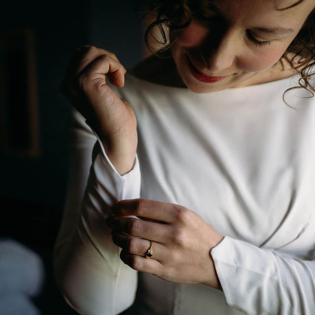 ダウアー&ホールのインスタグラム：「One of our favourites things is seeing our pieces out in the wild — these beautiful images are from Katy & Nick’s elopement. Thank you for letting us be a part of our special day 🤍  Images: @joplusliam」