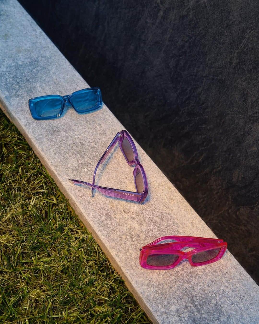 フルラのインスタグラム：「New vibrant colors: explore the Furla Sunglasses collection.   #ItalybyFurla #FurlaSS23 #Furla」
