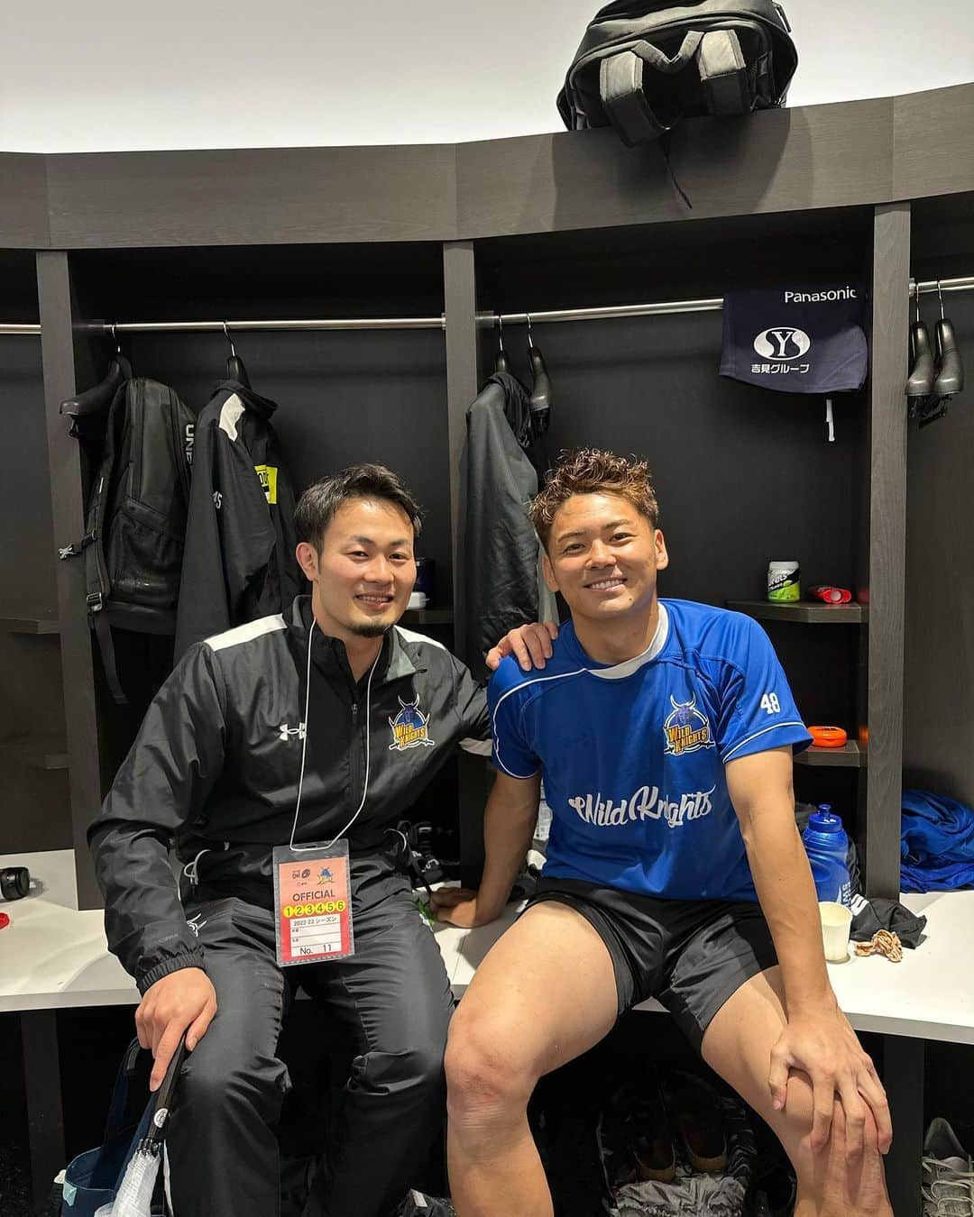 福岡堅樹のインスタグラム：「vsブルーレブス負けました！ 今日は負けるべくして負けた試合だったと思います💦 この負けをしっかりと噛み締めて、残る東芝戦とプレーオフではさらに強いワイルドナイツを見せてほしいと思います👊 久々に復帰したこーきと📸」