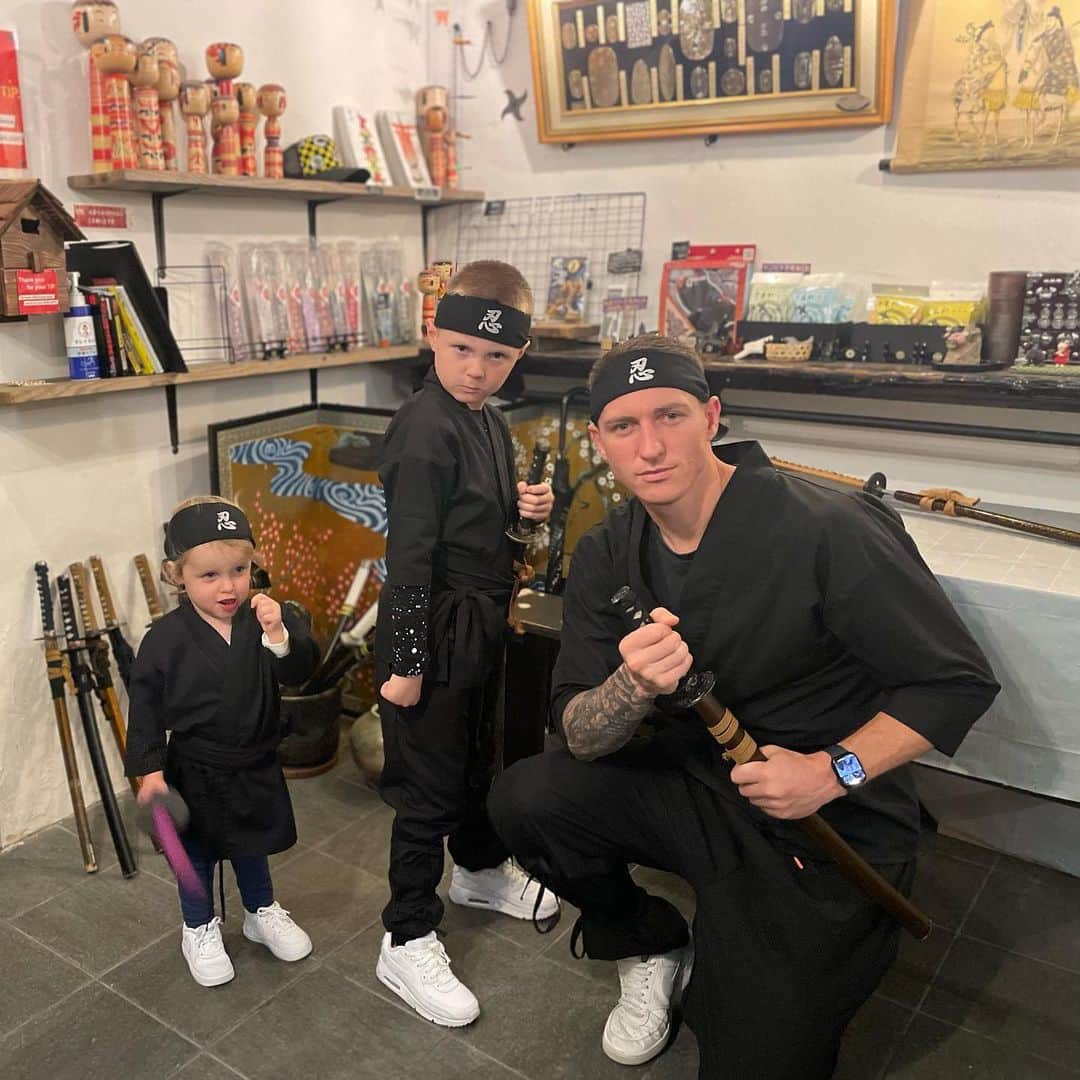 ミッチェル・デュークのインスタグラム：「🥷 Ninja Cafe 🥷」