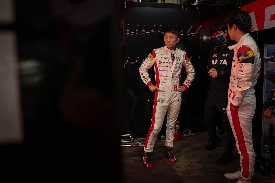 野尻智紀のインスタグラム：「としちゃん @toshiki_oyu なんとかアタックまとめてくれて予選7位  頑張って這い上がりましょ！  #supergt #motorsport #racing」