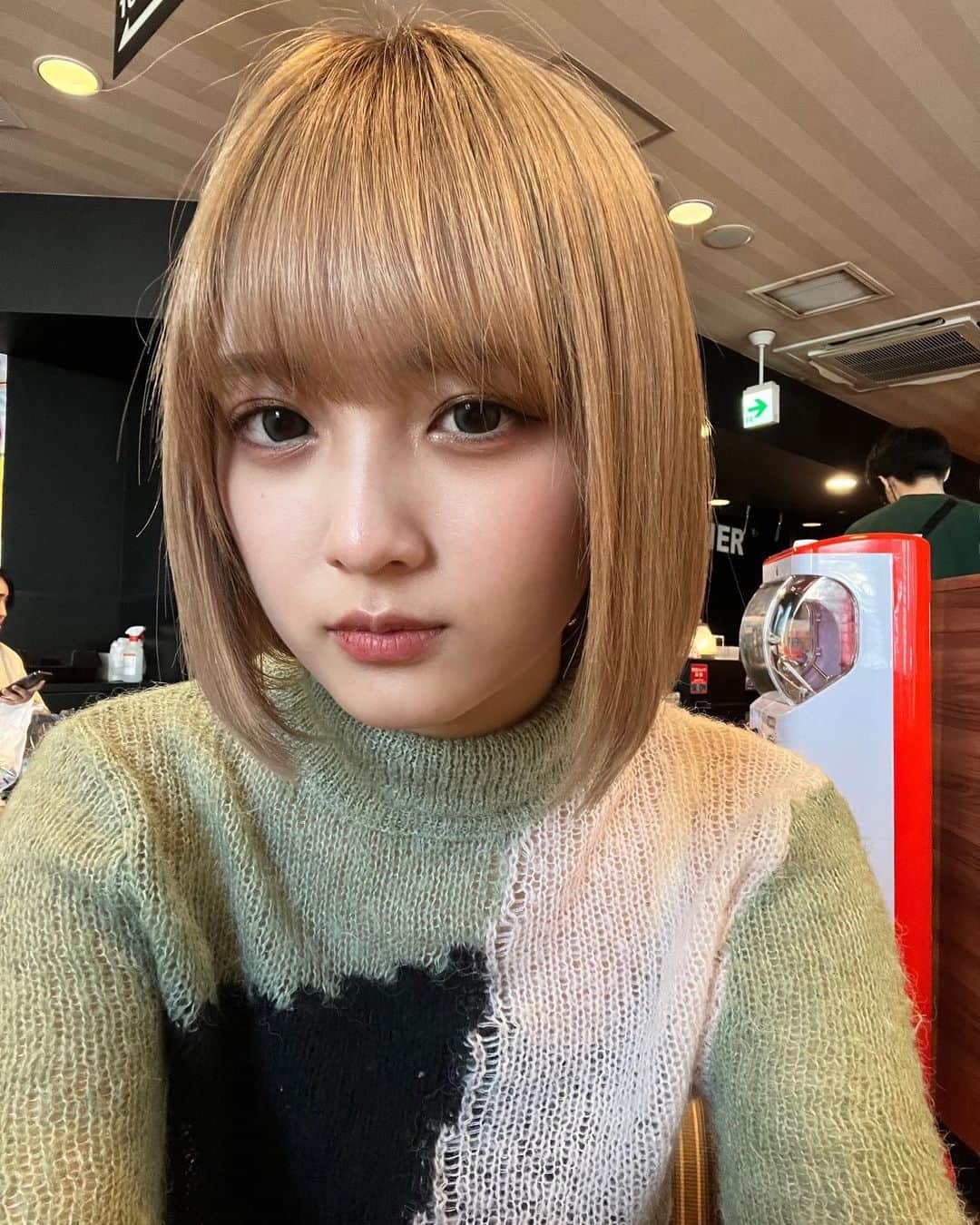 あみち。さんのインスタグラム写真 - (あみち。Instagram)「金髪の時の自撮りのこってたっ」4月15日 19時08分 - ami_._._suzuki