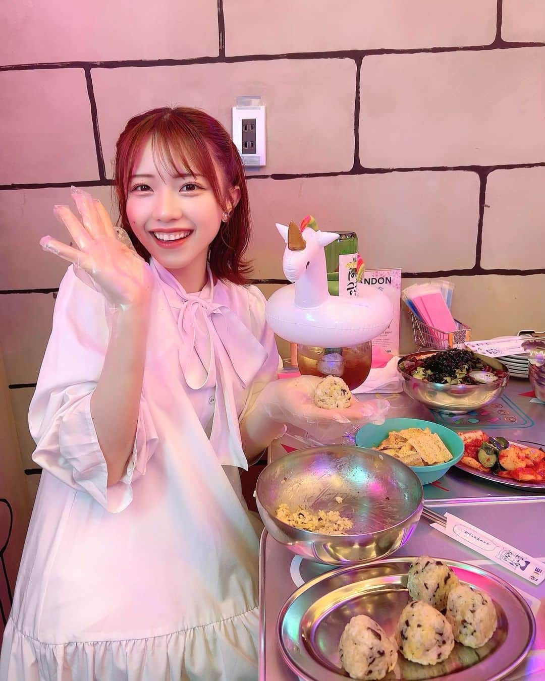 のインスタグラム：「☻☺︎☻☺︎🍙🇰🇷 ・ ・ ほんっっっっっとにおいしくて これは大好物に入りましたおめでとうございます ・ どうか全ワタシに作ってあげてください ・ 食べ物の差し入れダメだけど♡(ぅぅう ・ ・ #浅草 #浅草横丁 #映え #韓国グルメ #韓国おにぎり #ボブ #フォローミー #fashion #daily #cute #hair #girl #instafollow #ootd #followme #qhoto #japanese #instagood #좋아요그램 #셀카그램 #좋아요반사  #팔로우 #맞팔 #소통 #좋아요 #셀카  #팔로우미#전신 #귀여워」