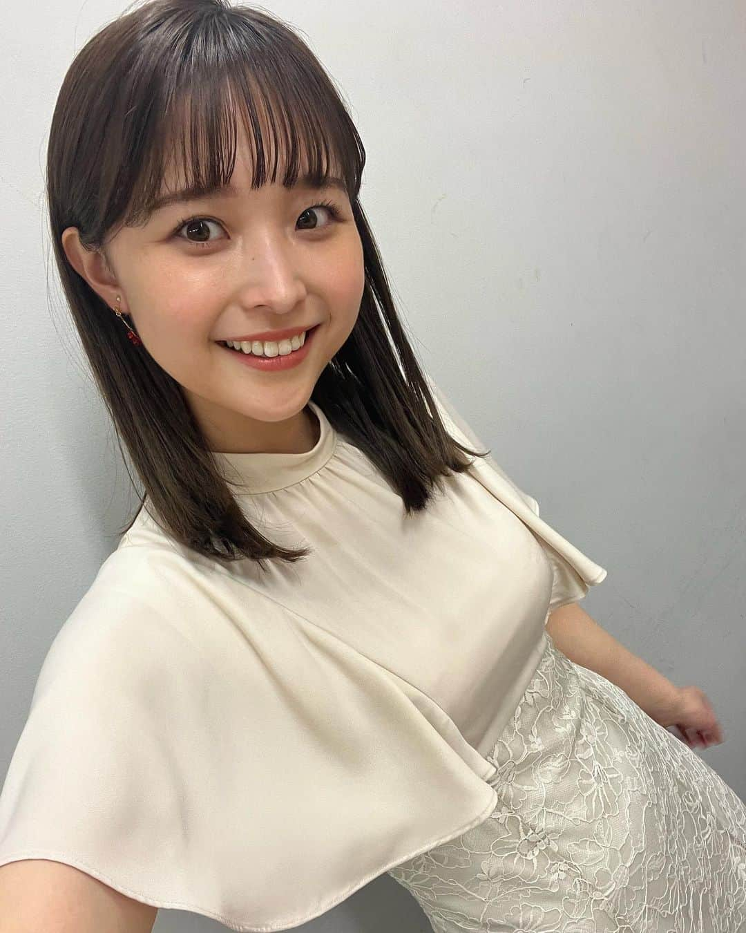 渡邊渚のインスタグラム：「明日朝はワイドナショー  おとぎ話に出てきそうな薔薇のイヤリング、珍しい〜  #ワイドナショー #明日は #エッセイも #更新されます」