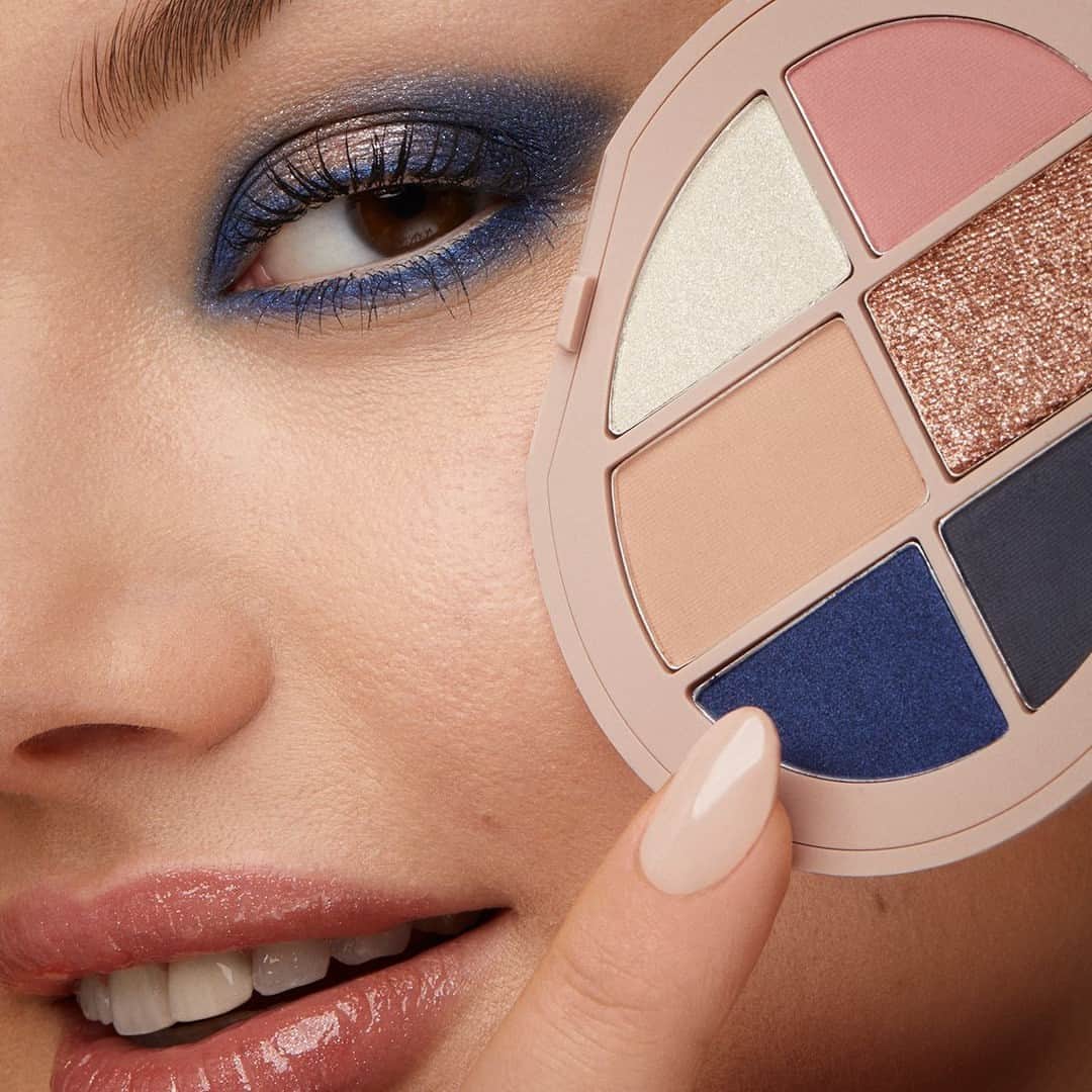 KIKO MILANOさんのインスタグラム写真 - (KIKO MILANOInstagram)「Show the world your true colours! 🌈 Try a vibrant array of matte and metallic shades using our new #KIKOBeautyRoar Multi Finish Eyeshadow Palette 🎨 ⁣ *Arriving soon in the US⁣ ⁣ Volumizing & Curling Effects Mascara 02 - Multi Finish Eyeshadow Palette 03 - New Power Pro Nail Lacquer 08⁣ ⁣」4月15日 19時30分 - kikomilano