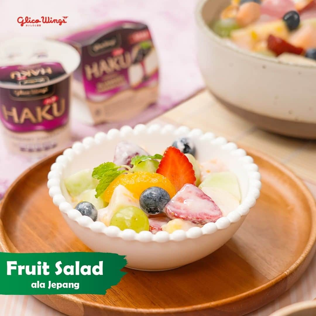 Glico Wingsのインスタグラム：「Tanpa harus bikin salad dressing! Tinggal pakai es krim HAKU Blueberry Cheesecake dan buah-buahan langsung jadi Fruit Salad, mudah bukan?  #HAKU #GlicoWings #TakjilAlaJepang #FruitSalad #SaladBuah #ResepAlaJepang #EsKrimJepang」