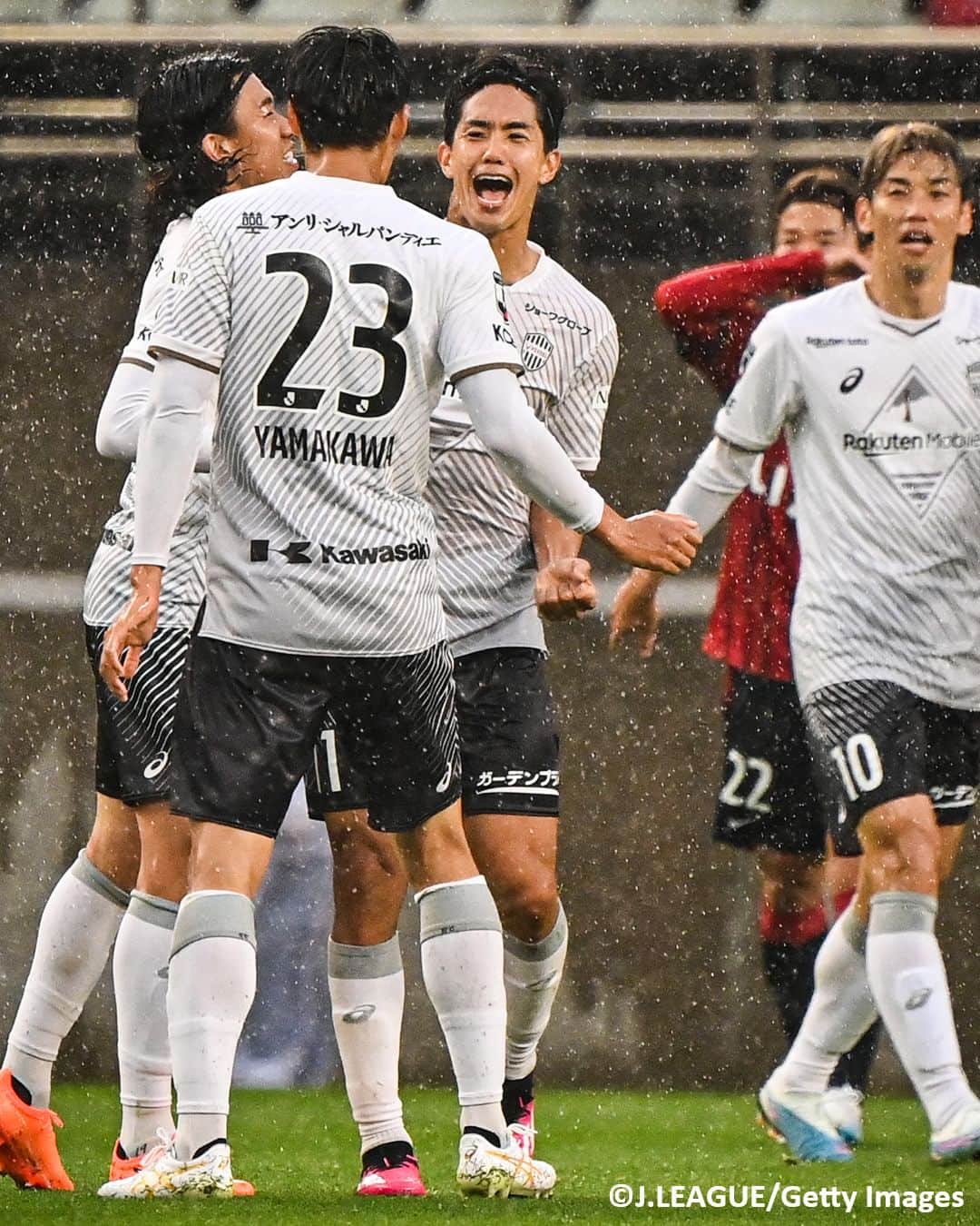 Goal Japanさんのインスタグラム写真 - (Goal JapanInstagram)「🔝 #ヴィッセル神戸 が敵地で鹿島に大勝！🔥 #大迫勇也、#武藤嘉紀 がそれぞれ2ゴールを挙げるなど、5-1で鹿島を圧倒しJ1リーグの首位をキープ！(Photo: J.LEAGUE / Getty Images)  #soccer #football #meijiyasudaseimeijleague #jleague #visselkobe #vissel #サッカー #フットボール #明治安田生命Jリーグ #Jリーグ #⚽」4月15日 19時35分 - goaljapan