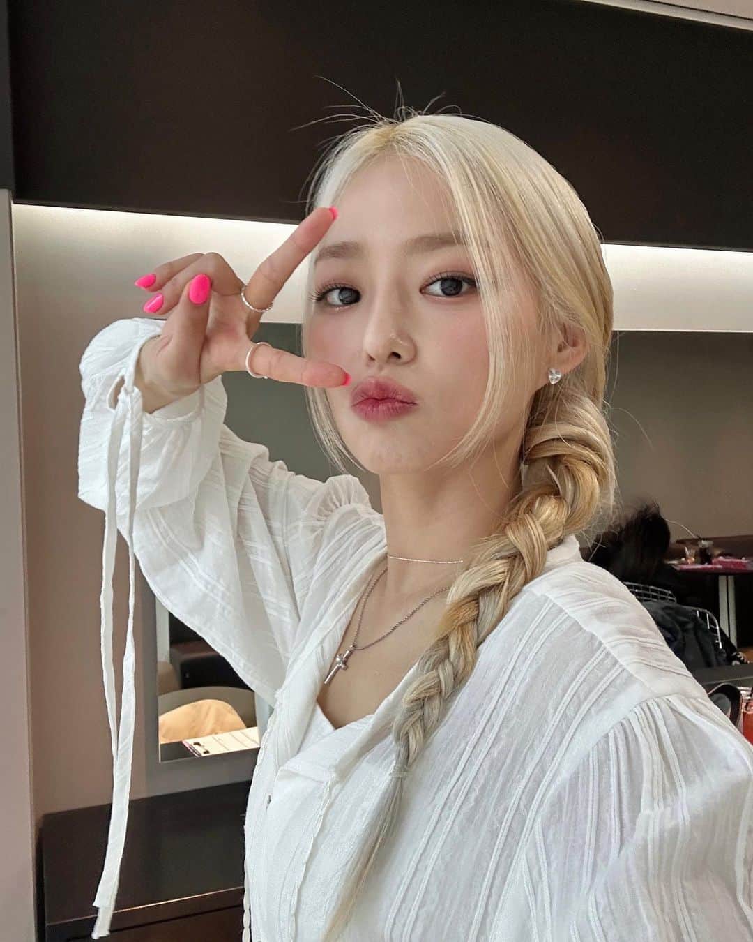 のインスタグラム：「🌻🌹」