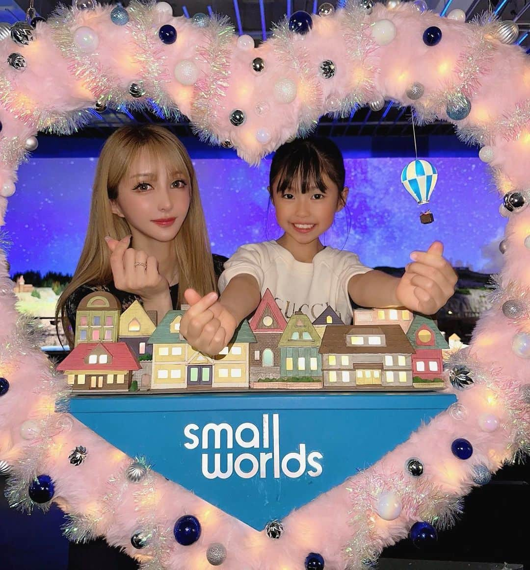 MIRIのインスタグラム：「チビさんとスモワに行ってきたー💗🏠🌍 ミニチュア可愛過ぎた💖  そして チビさんの推しの姫ちゃんと会えてフィギュアまで作ってもらえて最高に嬉しそうなチビさんでした💖  #スモールワールズ  #スモールワールズ東京  #smallworlds #有明 #お台場  #ミニチュア #ジオラマ  #フィギュア  #姫ちゃん #youtube  #推し #推し活」