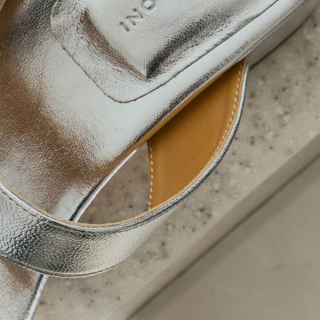 のインスタグラム：「2023 SPRING&SUMMER COLLECTION "SILVER&BLACK"  #fabiorusconi #ファビオルスコーニ #shoes #madeinitaly #23ss #new #collection #silver #black #sandal」