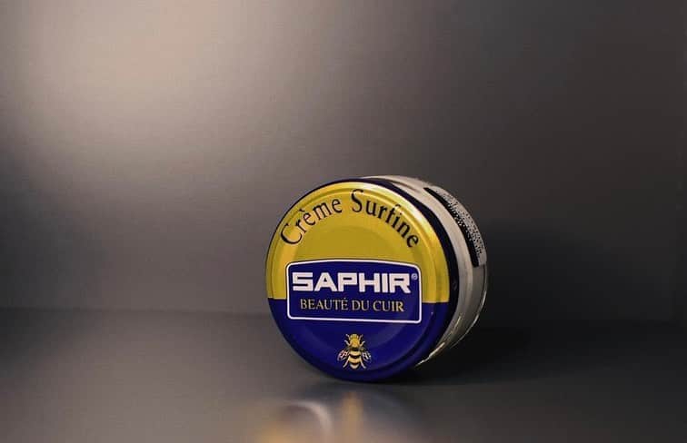 Saphirさんのインスタグラム写真 - (SaphirInstagram)「Our Crème Surfine is a great one-in-all product. It cleans, conditions and shines the leather and the best thing, it comes in a great variety of colors!  #shinewithsaphir」4月15日 20時11分 - saphir_official