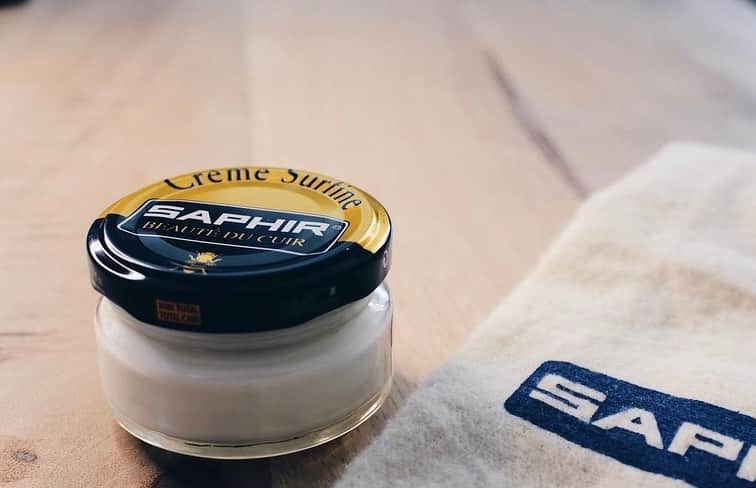 Saphirさんのインスタグラム写真 - (SaphirInstagram)「Our Crème Surfine is a great one-in-all product. It cleans, conditions and shines the leather and the best thing, it comes in a great variety of colors!  #shinewithsaphir」4月15日 20時11分 - saphir_official