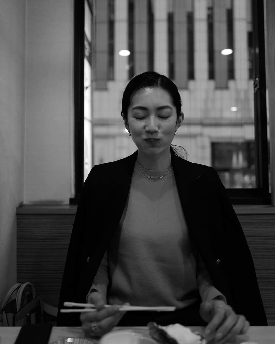 松田珠希のインスタグラム：「牡蠣を食べるのは瞑想。 身体を海にします。  #牡蠣」