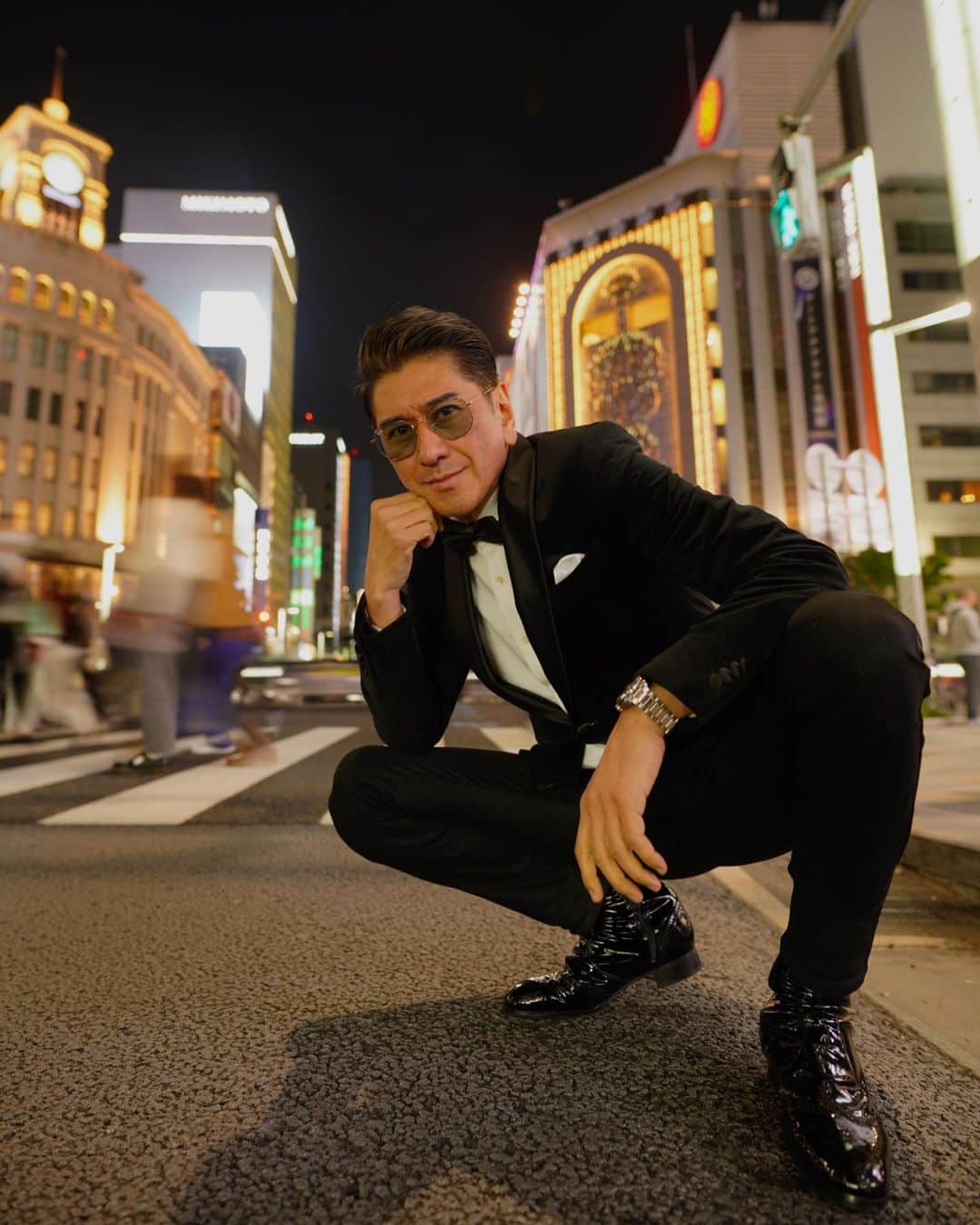 川崎麻世さんのインスタグラム写真 - (川崎麻世Instagram)「銀座の交差点でポーズを取ってみた😆  #ginza #銀座  #rayban」4月15日 20時18分 - mayokawasaki