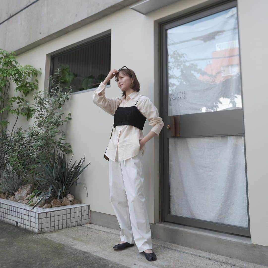 田中日菜のインスタグラム：「カフェ行った時のコーデ💛🌿‬ . . shoes @reurie_official  bustier @reurie_official  pants @stevenalanjapan  shoes @maisonmargiela  bag @jilsander  sunglasses @jins_japan  . . ビスチェは今月末発売予定です‎🤍 . . #ootd#hina服#春コーデ#福岡カフェ」