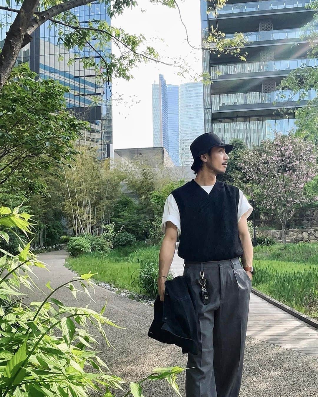 阿部大輔さんのインスタグラム写真 - (阿部大輔Instagram)「春コーデ😌 なんか脚長に盛れた😇 暖かくなってきたから弁当持ってピクニックとかしたいし、海の見える場所でカフェしたい🫰🏽 来週はひっさびさのサーフィン🏄‍♂️ あの人とあの人とサーフセッション🫣 ㅤㅤㅤㅤㅤㅤㅤㅤㅤㅤㅤㅤㅤ ㅤㅤㅤㅤㅤㅤㅤㅤㅤㅤㅤㅤㅤ」4月15日 20時22分 - daisuke.abe_official