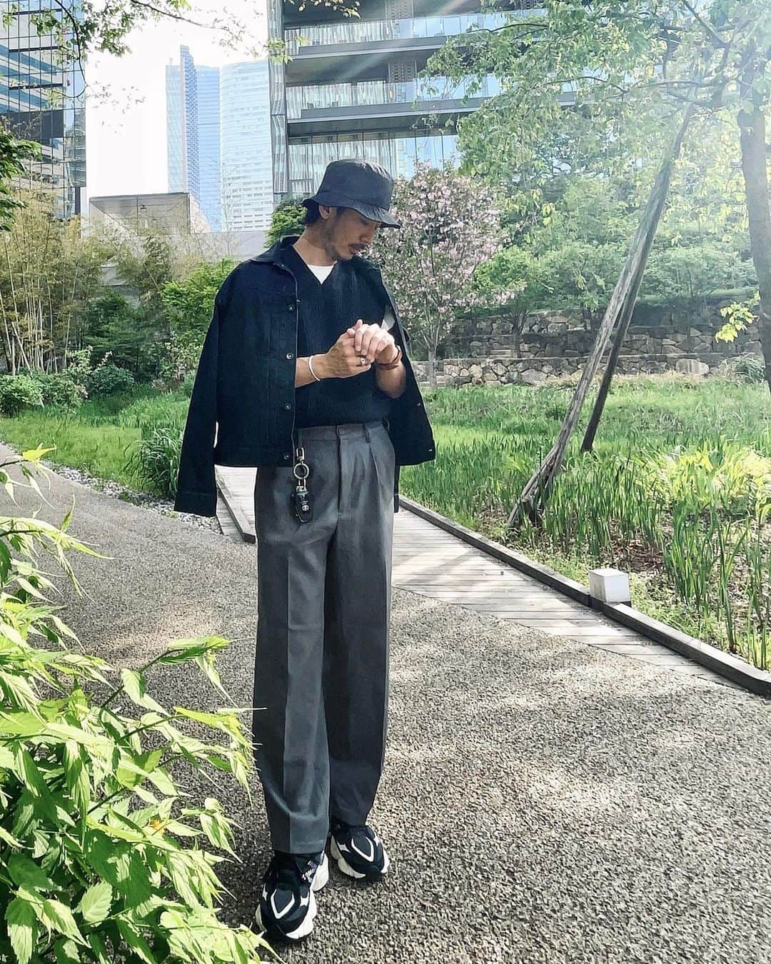 阿部大輔のインスタグラム：「春コーデ😌 なんか脚長に盛れた😇 暖かくなってきたから弁当持ってピクニックとかしたいし、海の見える場所でカフェしたい🫰🏽 来週はひっさびさのサーフィン🏄‍♂️ あの人とあの人とサーフセッション🫣 ㅤㅤㅤㅤㅤㅤㅤㅤㅤㅤㅤㅤㅤ ㅤㅤㅤㅤㅤㅤㅤㅤㅤㅤㅤㅤㅤ」