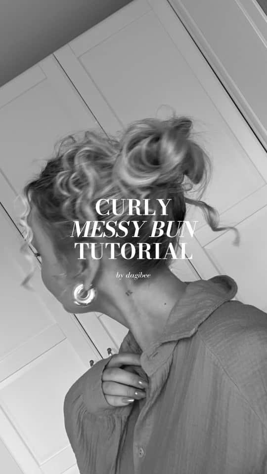 Dagi Beeのインスタグラム：「MESSY, CURLY BUN TUTORIAL 🖤  Ihr wolltet es, ihr kriegt es: Mein Tutorial für den curly messy Bun. ✨  Mir gibt diese Frisur richtige 90s/2000er Vibes. Perfekt also für den Frühling, um die Haare aus dem Gesicht zu haben, ihnen aber zeitgleich das gewisse etwas zu verleihen.  Hast du aktuelle eine liebste Frisur oder probierst du gerne Neue aus? 🫶🏼  Was ihr dafür braucht :  - Haargummi - Bürste - Bobby-Pins ( kleine Spangen ) - Mini Lockenstab ( geht natürlich auch größer ) - Haarspray   Viel Spaß beim nachmachen 🖤」