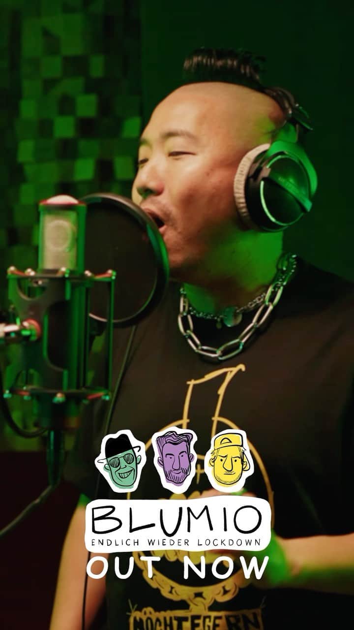Blumio（ブルーミオ）のインスタグラム：「I bring the oldschool back baby 🔥🔥😁  Bin mit den Beginnern und Dendemann  aufgewachsen! ❤️❤️  Marteria, Dendemann, Jan Delay Imitation „Endlich wieder Lockdown“  VIDEO OUT NOW ❤️  Link in meiner Bio  Wen drop ich als Nächsten?   #meinelieblingsrapper #marteria #dendemann #jandelay」