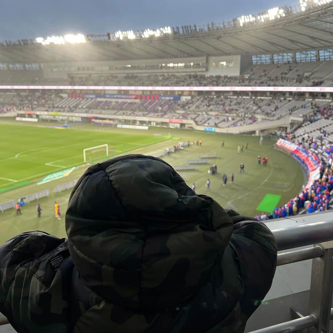 シモネさんのインスタグラム写真 - (シモネInstagram)「人生初のスタジアム、そしてサッカー観戦！#4歳児   東京FC負けたけど、楽しかったよ！！  #4anos , pela primeira vez em um estádio e pela primeira vez jogo de futebol!! O FCTokyo perdeu mas nós adoramos o jogo !  #fc東京 #fctokyo」4月15日 20時34分 - shiichanbrasil