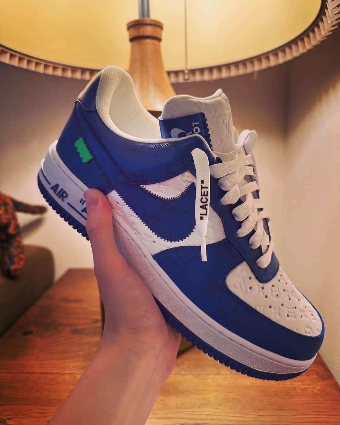 のインスタグラム：「⁡ My favorite👟 ⁡ #KisMyFt2 #yutatamamori #玉森裕太 #kicks #nike #airforce1 #LouisVuitton」