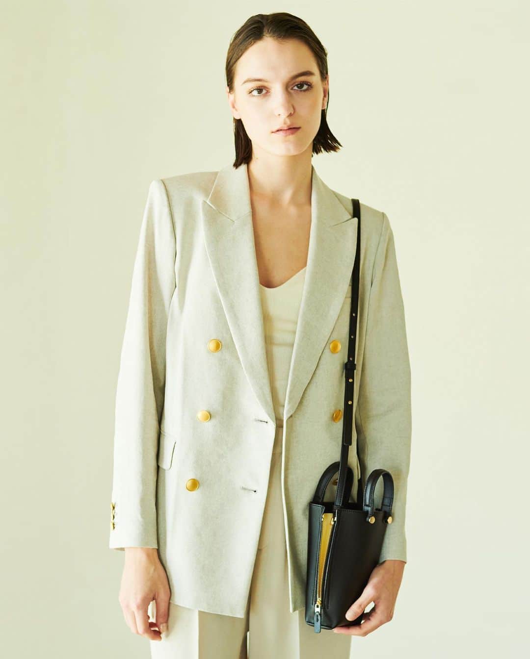 ロペのインスタグラム：「ÉPOR BASIC COLLECTION 2023SS ⁡ 働く女性の通勤バッグを提案する 「ÉPOR(ロペ エポール)」。 第一印象を、ととのった女性に。 デザイン性と多機能で叶えるエレガントな通勤バッグを豊富に揃えます。 ⁡ J'aDoRe JUN ONLINEでご購入いただけます。 ⁡ ⁡ ⁡ #ÉPOR #ロペエポール #2023ss  #美しさととのう #ととのう #通勤バッグ #新生活 #新生活準備 #Ybag  #春コーデ #春カラー  #ロペ #ROPÉ #ropejp」