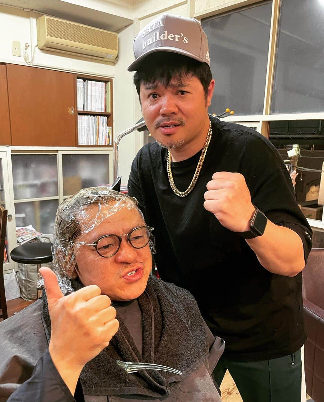 杉本知香さんのインスタグラム写真 - (杉本知香Instagram)「にぎやか😆😆 ケン兄、また水ダウに呼ばれるといいなー😆 菊池くん、夏木マリさんになりたいとの事で癖毛いかしてセット（笑） 津村くん、最近ピン芸人になったので明日宣材写真撮りに行くって言ってたので、ついでに撮ってあげるよーと。自然なめちゃくちゃいい感じの写真が撮れました😊  #中目黒美容室 #バッドボーイズ佐田#バッドボーイズ #水玉れっぷう隊ケン #水玉れっぷう隊 #水曜日のダウンタウン  元#ギンナナ菊池 #キクチケンイチ#夏木マリ #ツムラフェスティバル #川出康介」4月15日 20時44分 - sugimotoc