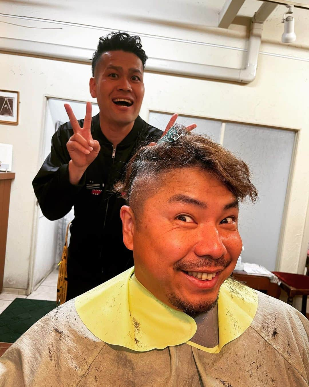 杉本知香さんのインスタグラム写真 - (杉本知香Instagram)「にぎやか😆😆 ケン兄、また水ダウに呼ばれるといいなー😆 菊池くん、夏木マリさんになりたいとの事で癖毛いかしてセット（笑） 津村くん、最近ピン芸人になったので明日宣材写真撮りに行くって言ってたので、ついでに撮ってあげるよーと。自然なめちゃくちゃいい感じの写真が撮れました😊  #中目黒美容室 #バッドボーイズ佐田#バッドボーイズ #水玉れっぷう隊ケン #水玉れっぷう隊 #水曜日のダウンタウン  元#ギンナナ菊池 #キクチケンイチ#夏木マリ #ツムラフェスティバル #川出康介」4月15日 20時44分 - sugimotoc