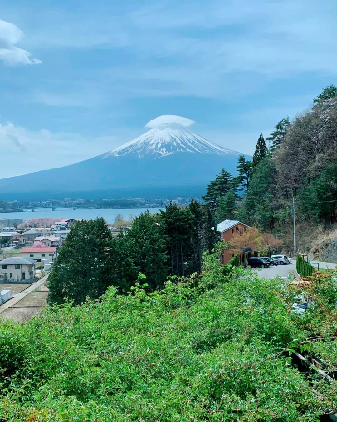 白葉まりさんのインスタグラム写真 - (白葉まりInstagram)「富士山が見られる貸切露天風呂にて🗻♨️ 晴れててキレイに見えて良かったぁー😆  富士山パワーで皆さんの運気があがりますように🗻⤴️ . . . #ファンティア #温泉 富士山3つ🗻🗻🗻 湯浴み着脱いじゃった最高の景色です🥺💓  な写メはファンティアファンサイトにてアップしました🌸💕  私のインスタプロフィール固定リンクから飛んで見られます🦉 . . . . . #貸切露天風呂 #露天風呂 #富士山 #パワースポット #旅行 #温泉 #温泉女子 #お風呂女子 #温泉モデル #hotsprings #onsen #fuji #mountain #mtfuji #japan #japanesegirl #trip #travel」4月15日 20時47分 - shirahamari