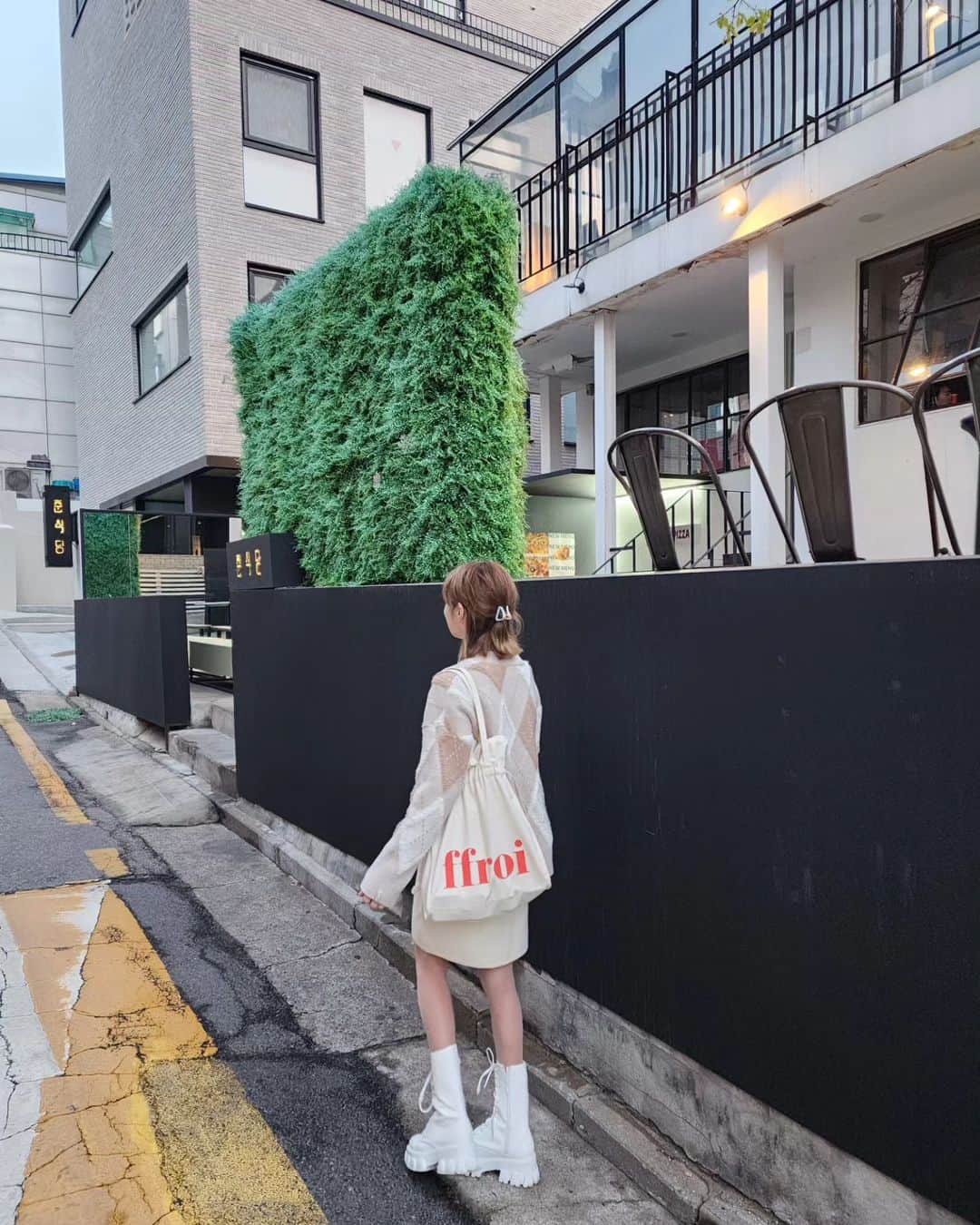 エリナさんのインスタグラム写真 - (エリナInstagram)「使い勝手よすぎエコバック♥️ オーダーメイドだから自分の好きなカバンが作れるから本当に愛着沸いてます🥰 오랜만에 데일리 룩🥰  #韓国ファッション #韓国通販 #onthelook #オンザルック」4月15日 20時49分 - erina_hrn