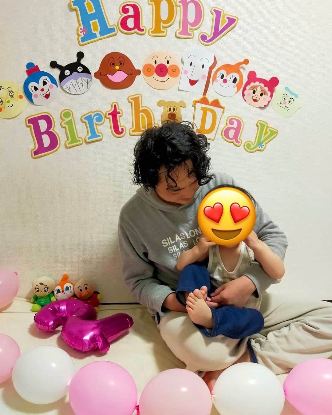 小澤慎一朗のインスタグラム：「息子が2歳になりました！  おめでとう！！  #誕生日 #ハッピーバースデー #おめでとう」