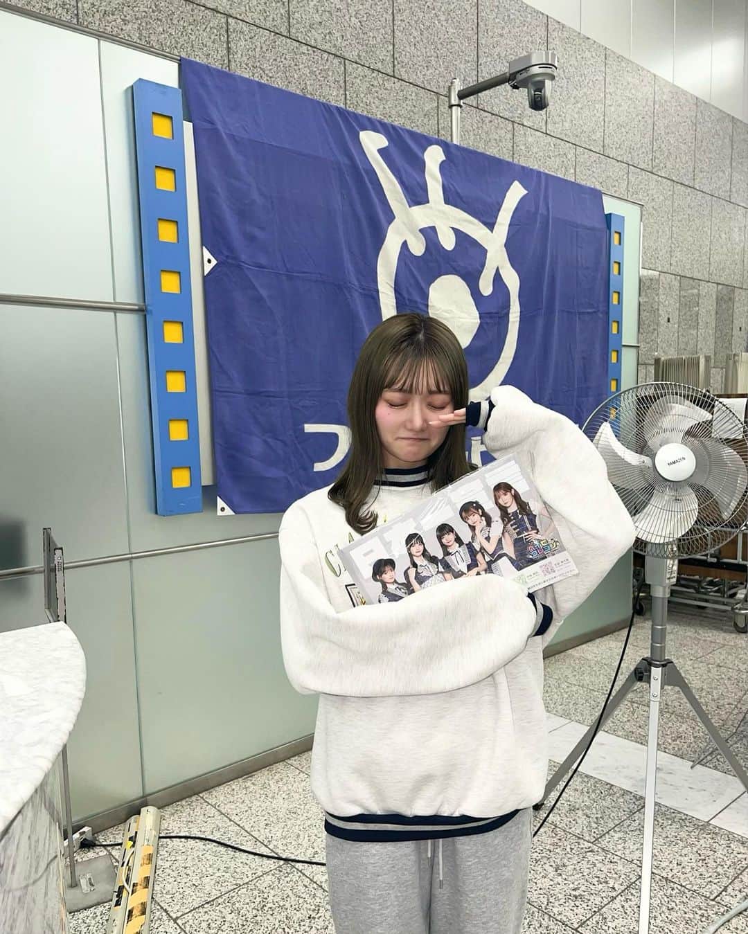 石綿日向子のインスタグラム：「📺 生放送！ パジャマでお邪魔！ 写真沢山ありがとう🤳🤣 はじめての方も ツイートいっぱいあって感激した フォローありがとうです！ マツコ会議思い出した〜🤣  #オールナイトフジコ #フジテレビ #スタジオお知り合いたくさんおった #後ろ向いてたマネージャー優勝 #ひなくんもがんばる♡彡」